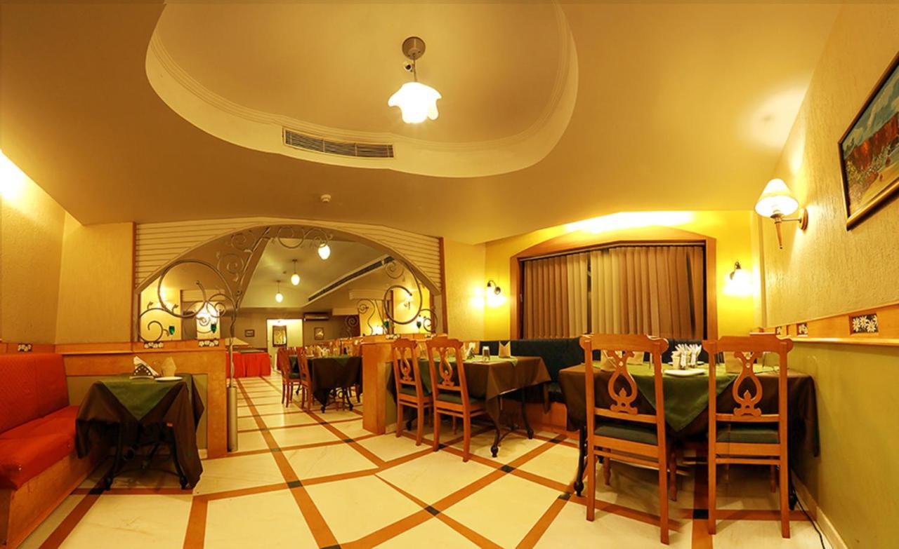 Hotel Royal Omars Kannur Esterno foto