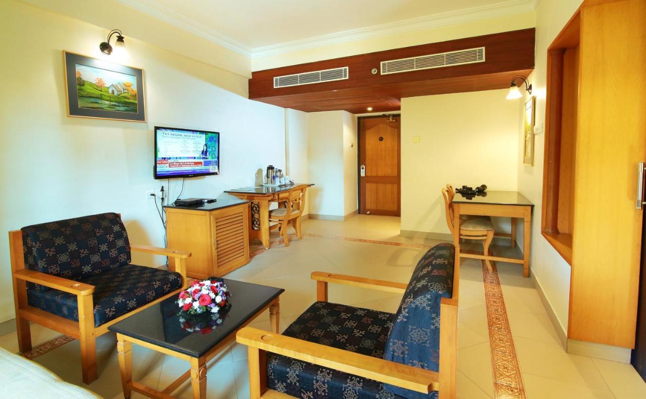 Hotel Royal Omars Kannur Esterno foto