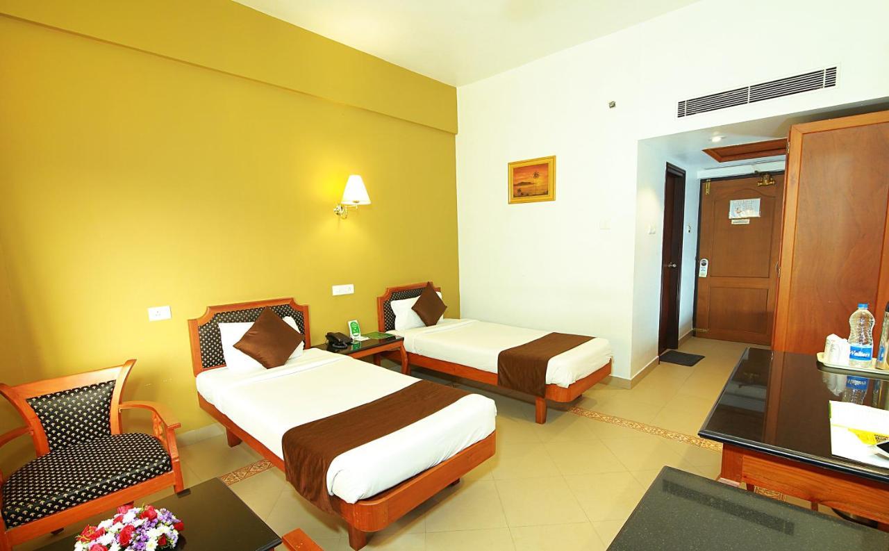 Hotel Royal Omars Kannur Esterno foto