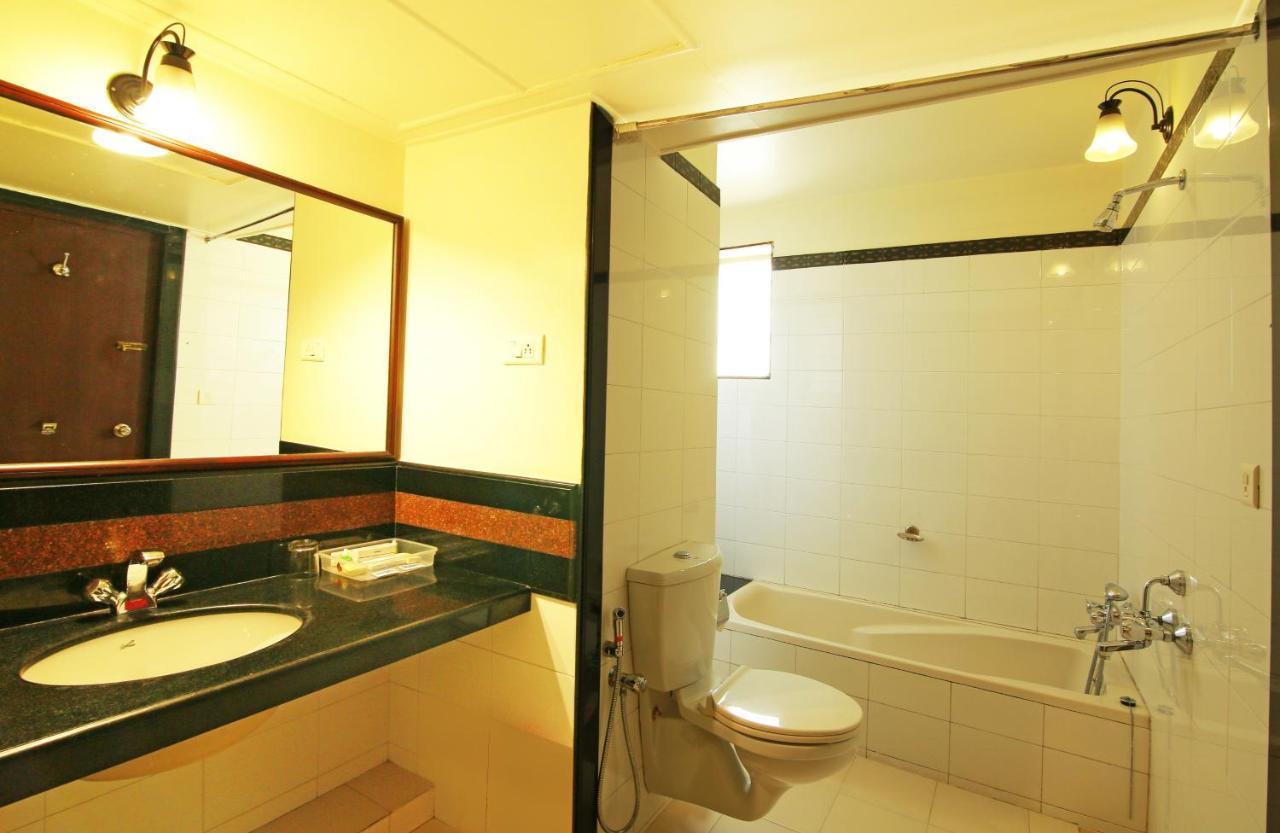 Hotel Royal Omars Kannur Esterno foto